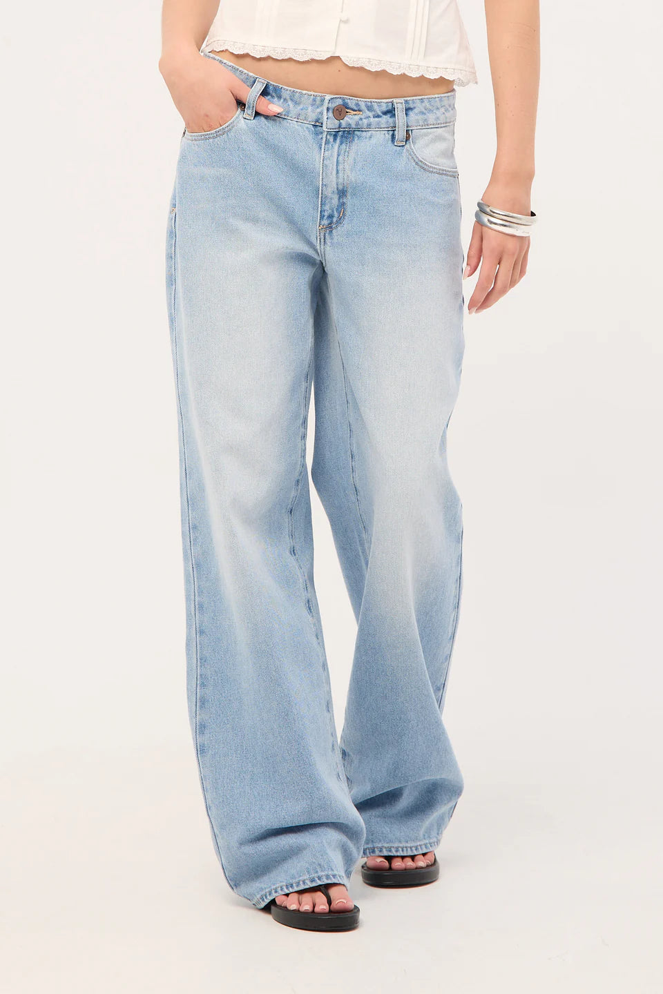 99 LOW BAGGY KAIA WORN
