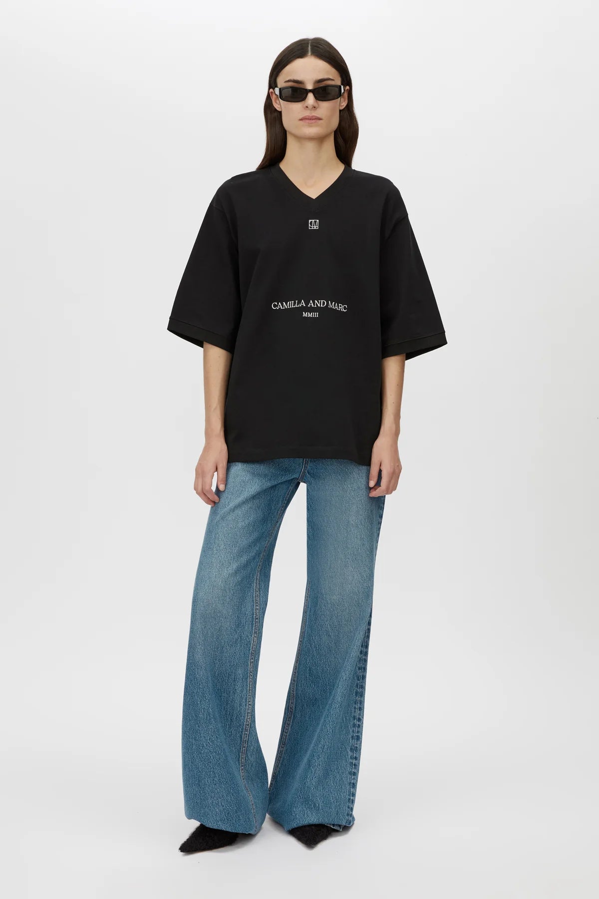 LARISSA LOGO TEE