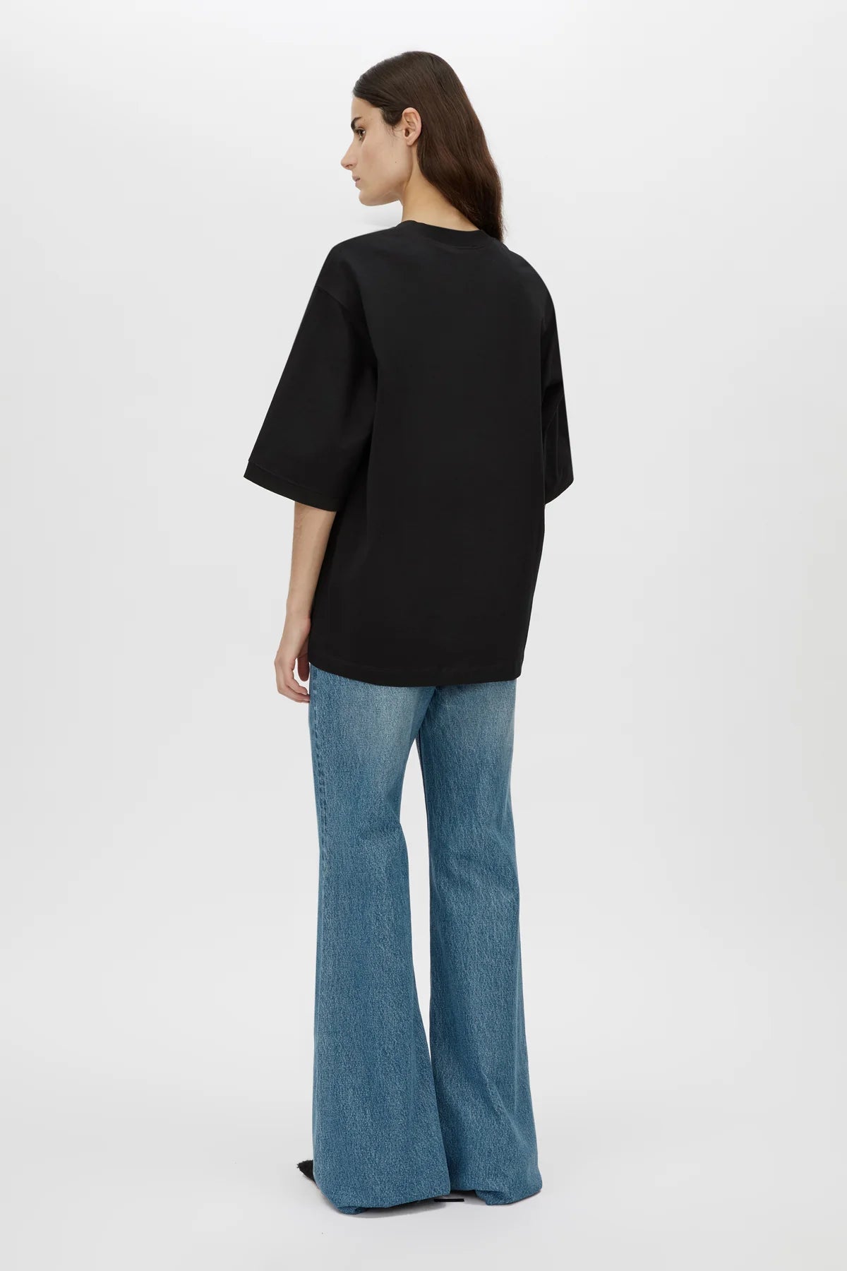 LARISSA LOGO TEE