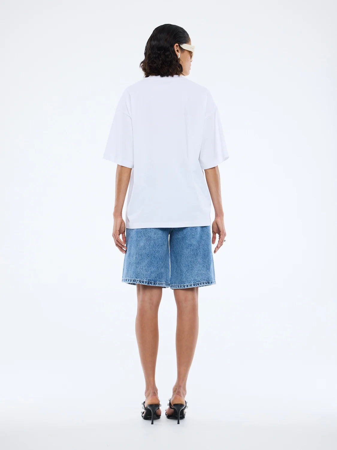 BLURRED DAISY FRAME - WHITE
