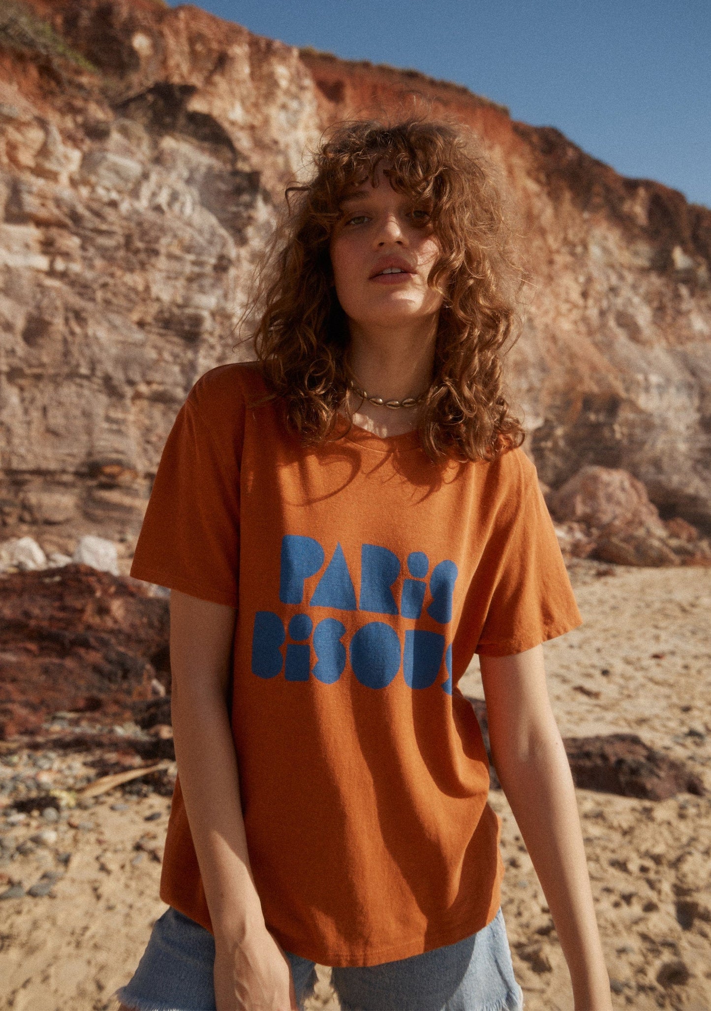 PARIS KISSES CLASSIC TEE