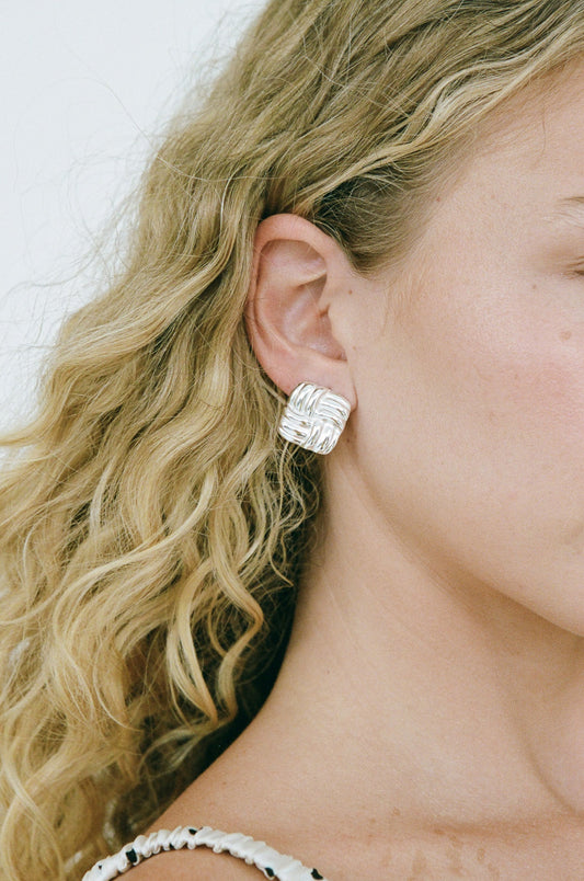 BABY CUSHION EARRINGS - WHITE GOLD