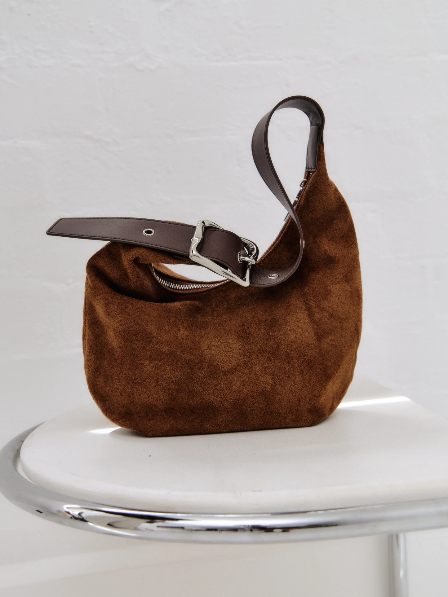 EVERYDAY CROISSANT BAG - CHESTNUT