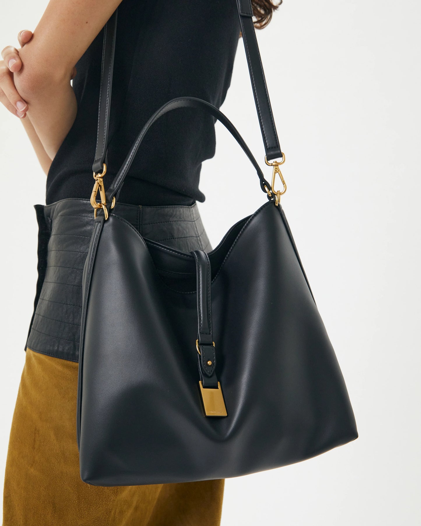 JOSIE BUCKET BAG - BLACK