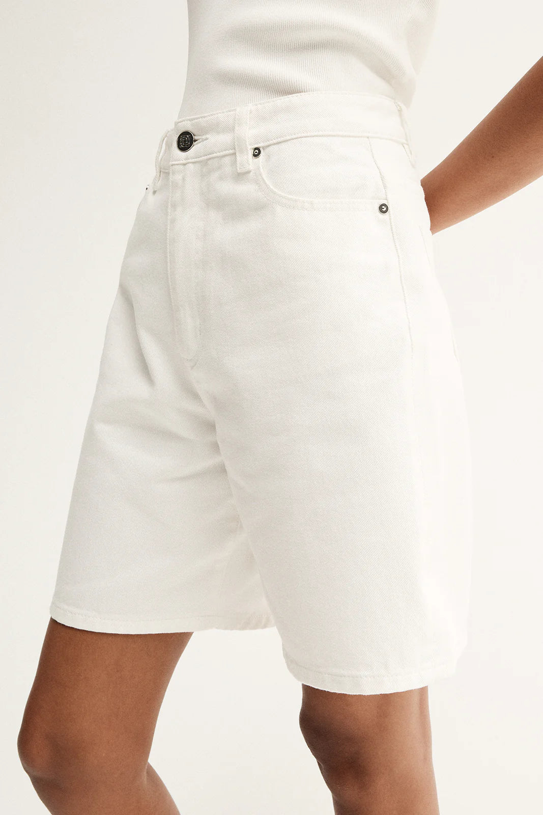 K43601-ODIN SHORT IVORY