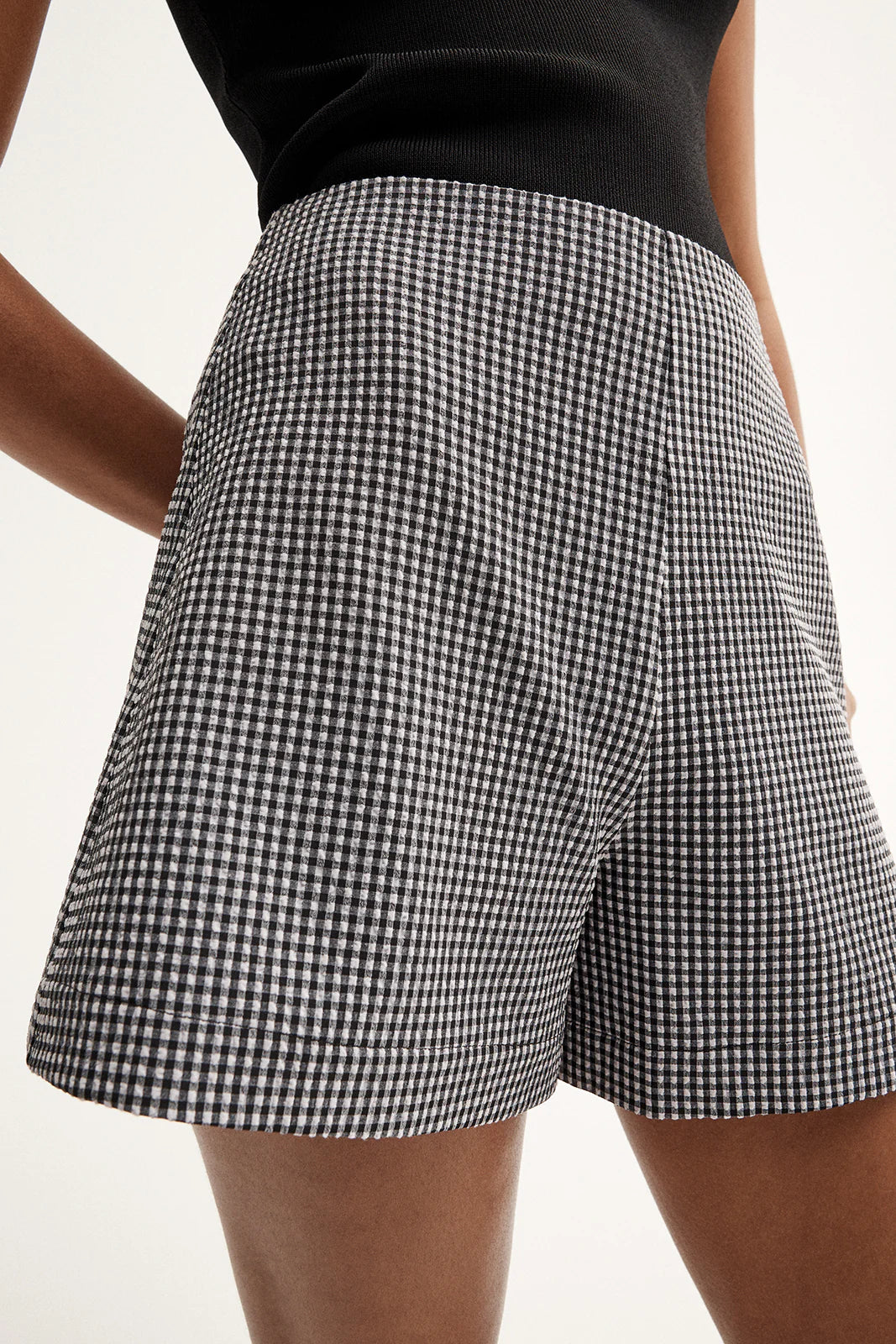 K61667 TESSA SHORT- GINGHAM